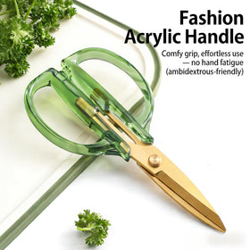 ARCHIKING poultry-cutting scissors in action, ideal for poultry prep and herb snipping.