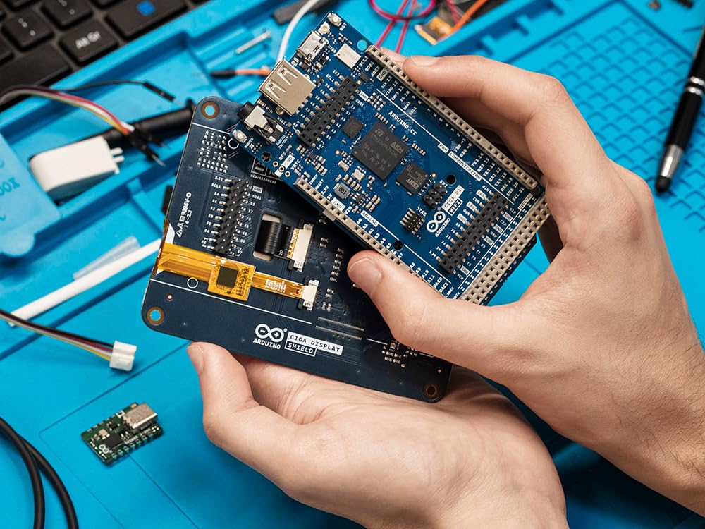 Arduino GIGA Display Shield 3D-printed case customization option.