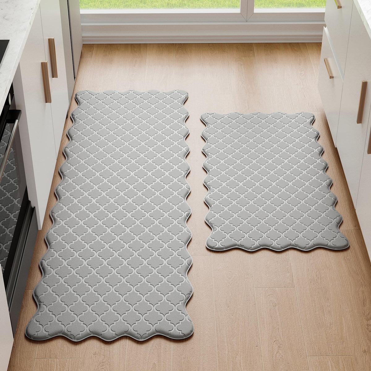 Arenarug scalloped embossed design adds timeless kitchen style.