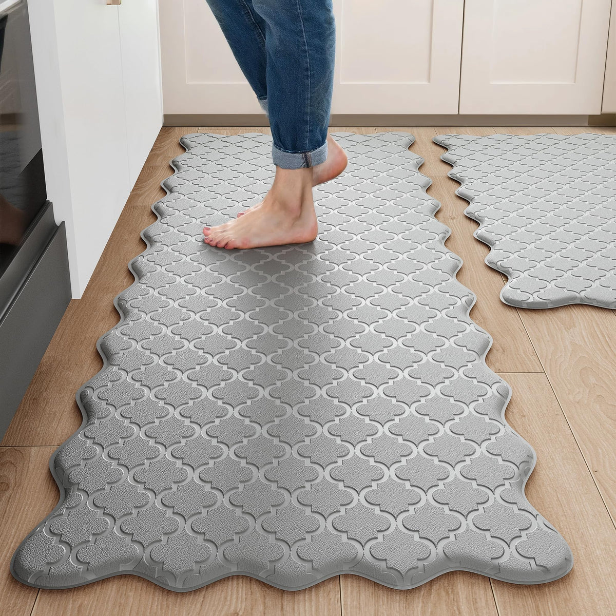 Arenarug scalloped-edge kitchen mat provides cushioned support during prep.