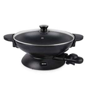 AROMA AEW-306 electric wok showing 5-quart capacity for family meals