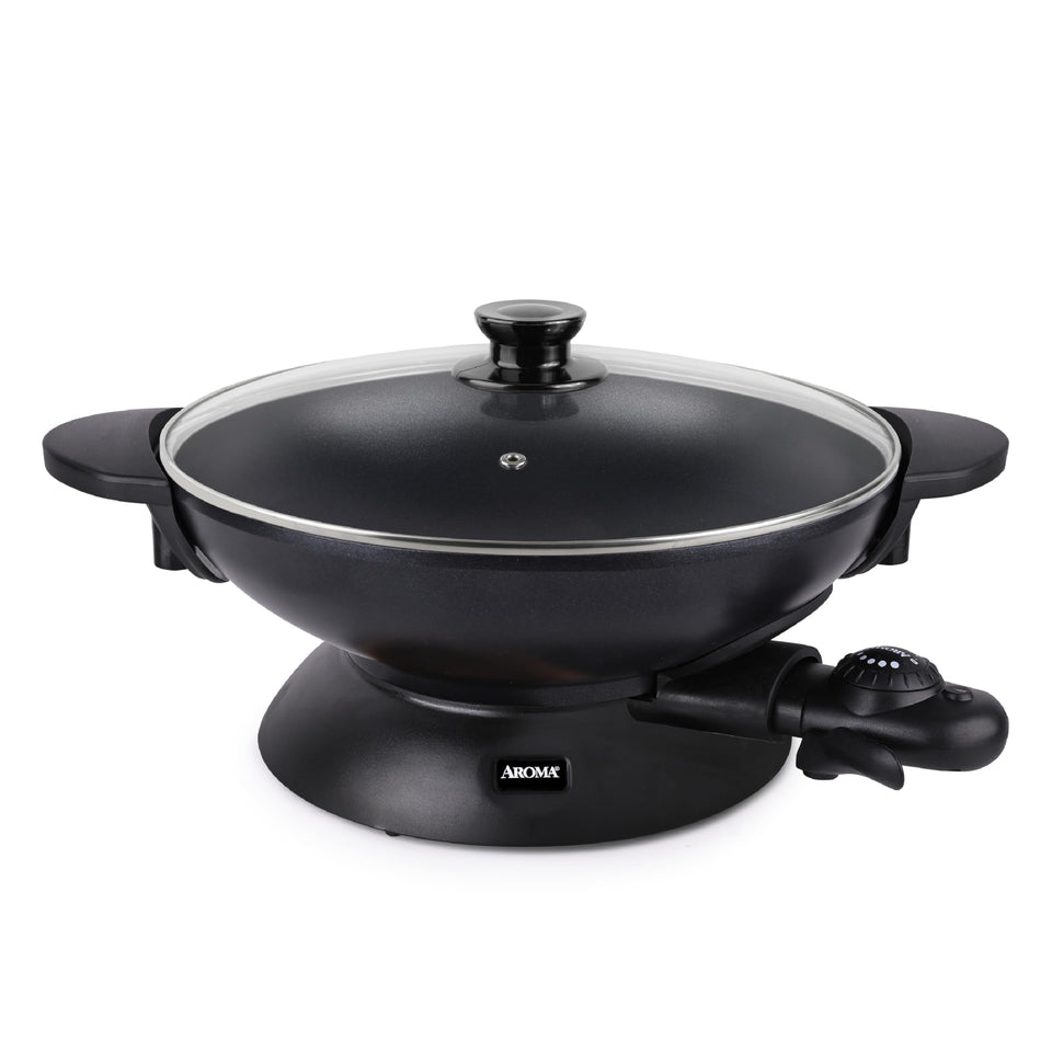 AROMA AEW-306 electric wok showing 5-quart capacity for family meals