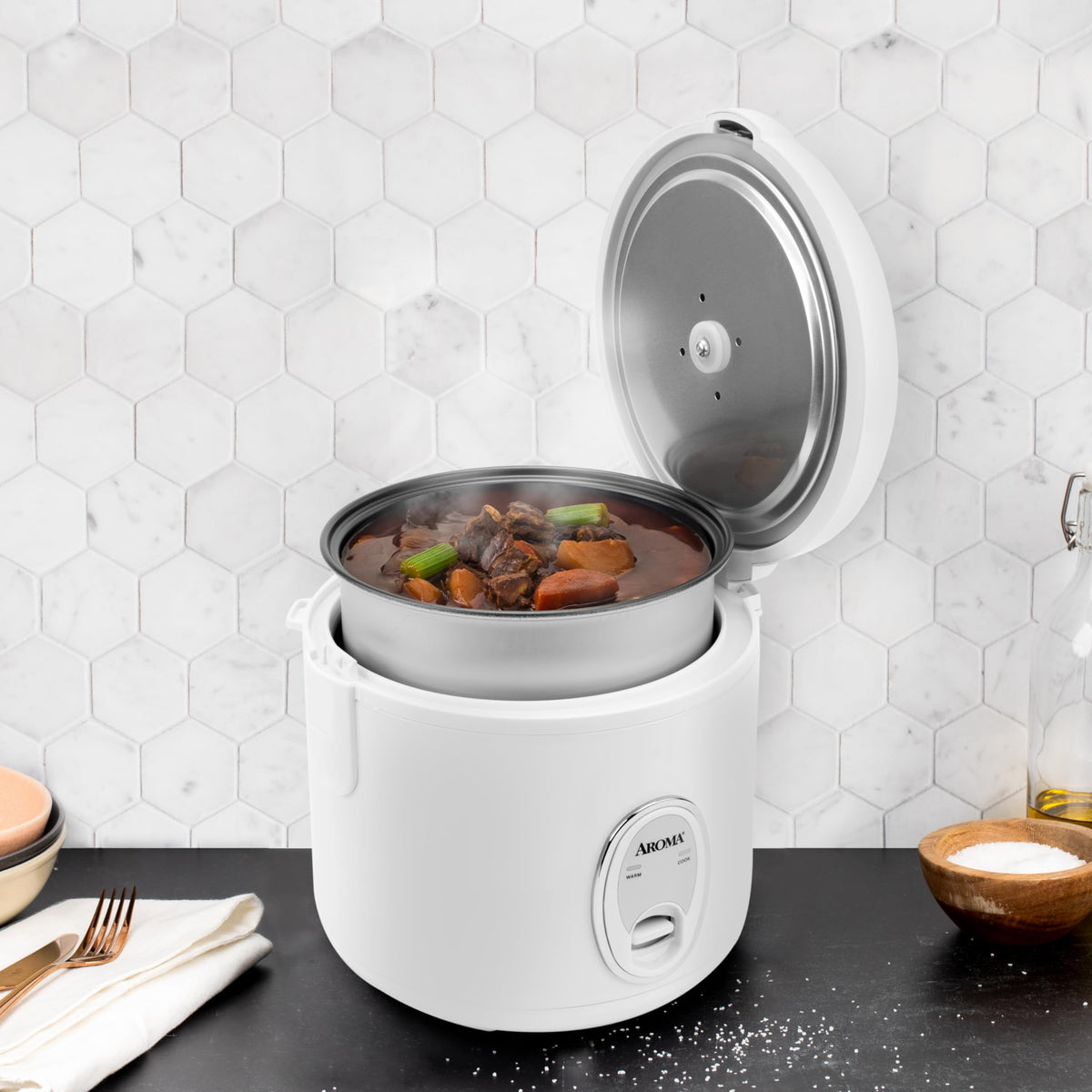 AROMA ARC-914S includes rice measuring cup and serving spatula for convenience.
