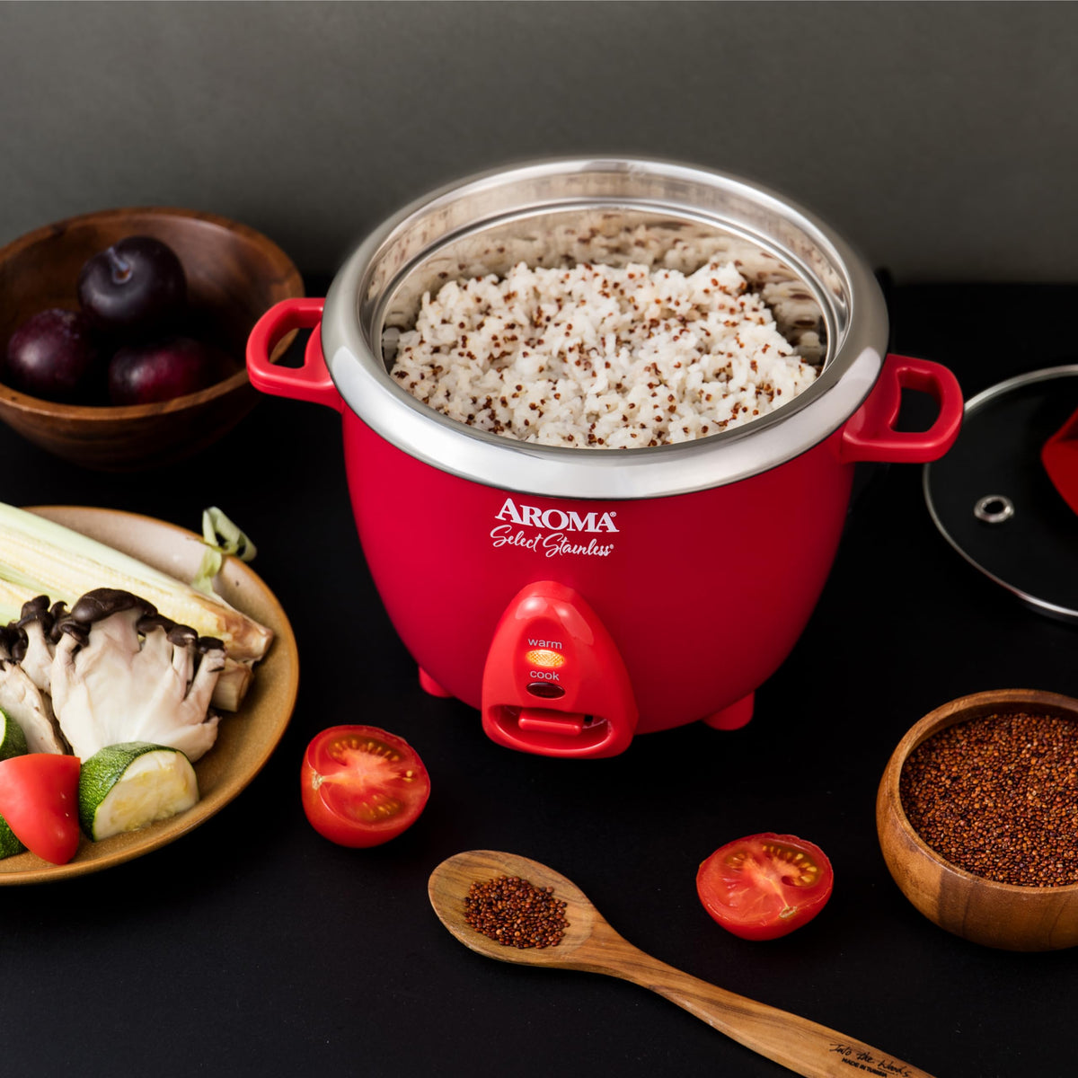 AROMA dishwasher-safe pot and accessories simplify cleanup after meals.