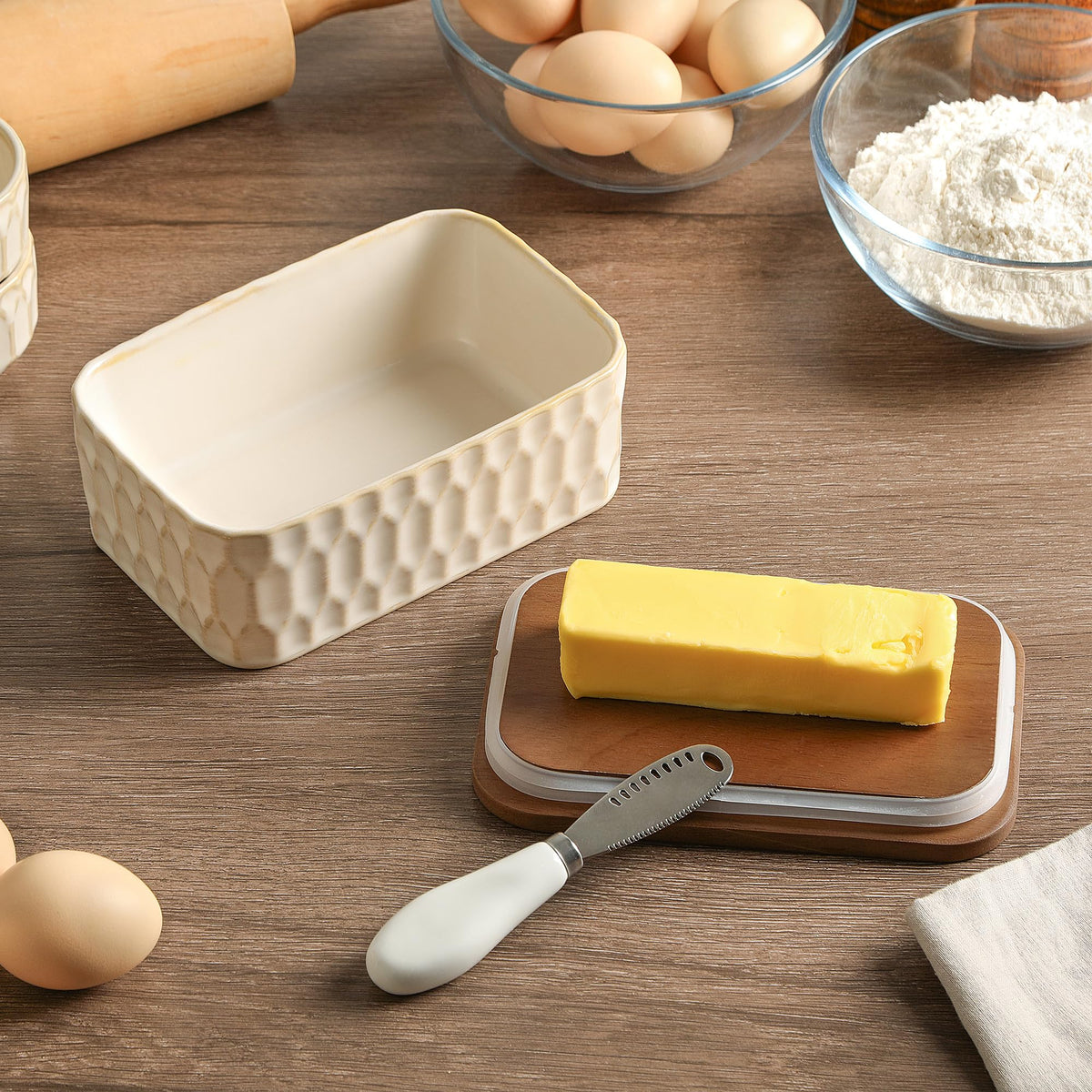 ArteBake gift-ready butter dish ideal for housewarmings and weddings.