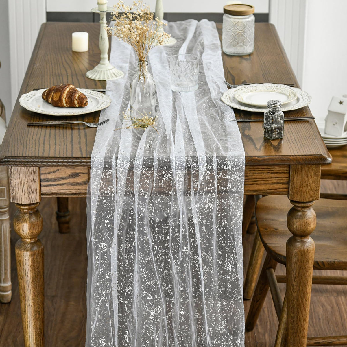 Artoid Mode 120-inch long table runner fits long dining tables beautifully.