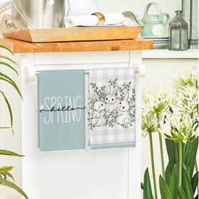 Artoid Mode 18x26 inch towel provides durable, absorbent drying on dishes.
