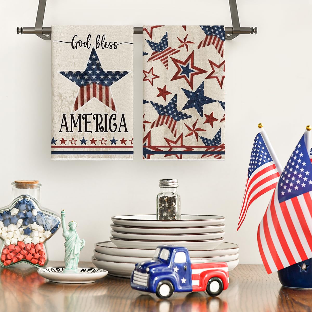 Artoid Mode America Stars Tree towel highlighting star and tree motif for holidays.