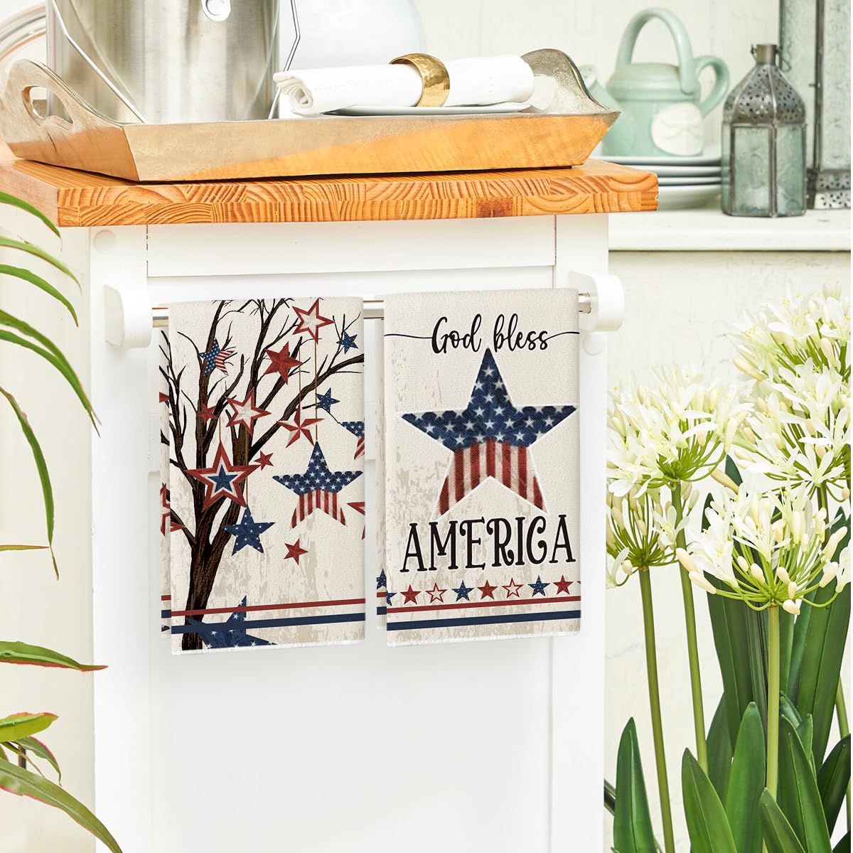 Artoid Mode America Stars Tree towel absorbing spills while brightening counters.