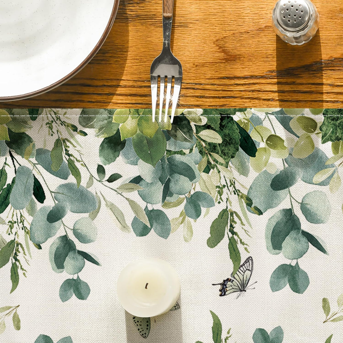 Artoid Mode vibrant table decor adding color to seasonal gatherings