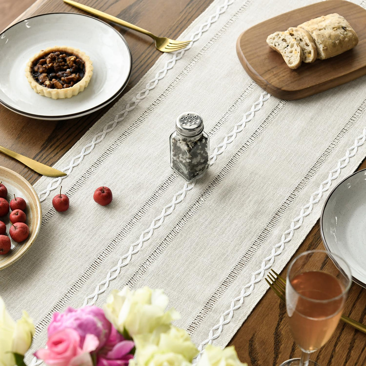 Artoid Mode hollow-out embroidery creates an eye-catching decorative accent.