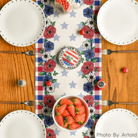 Artoid Mode patriotic Memorial Day table decor.