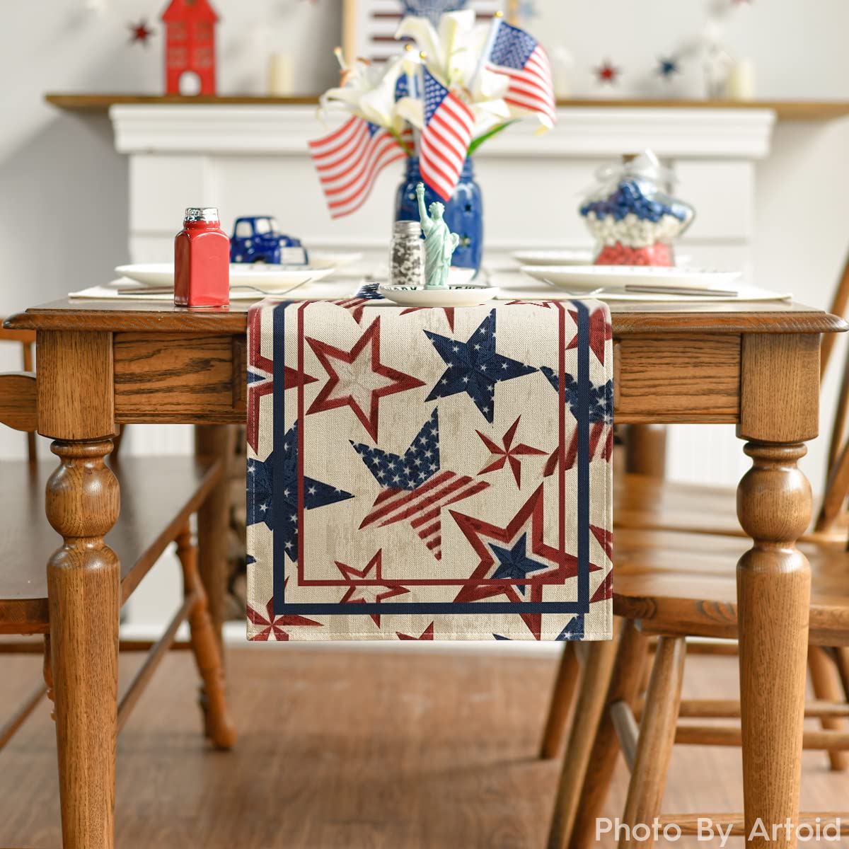 Artoid Mode patriotic table decor showcases vibrant colors for outdoor or indoor celebrations.