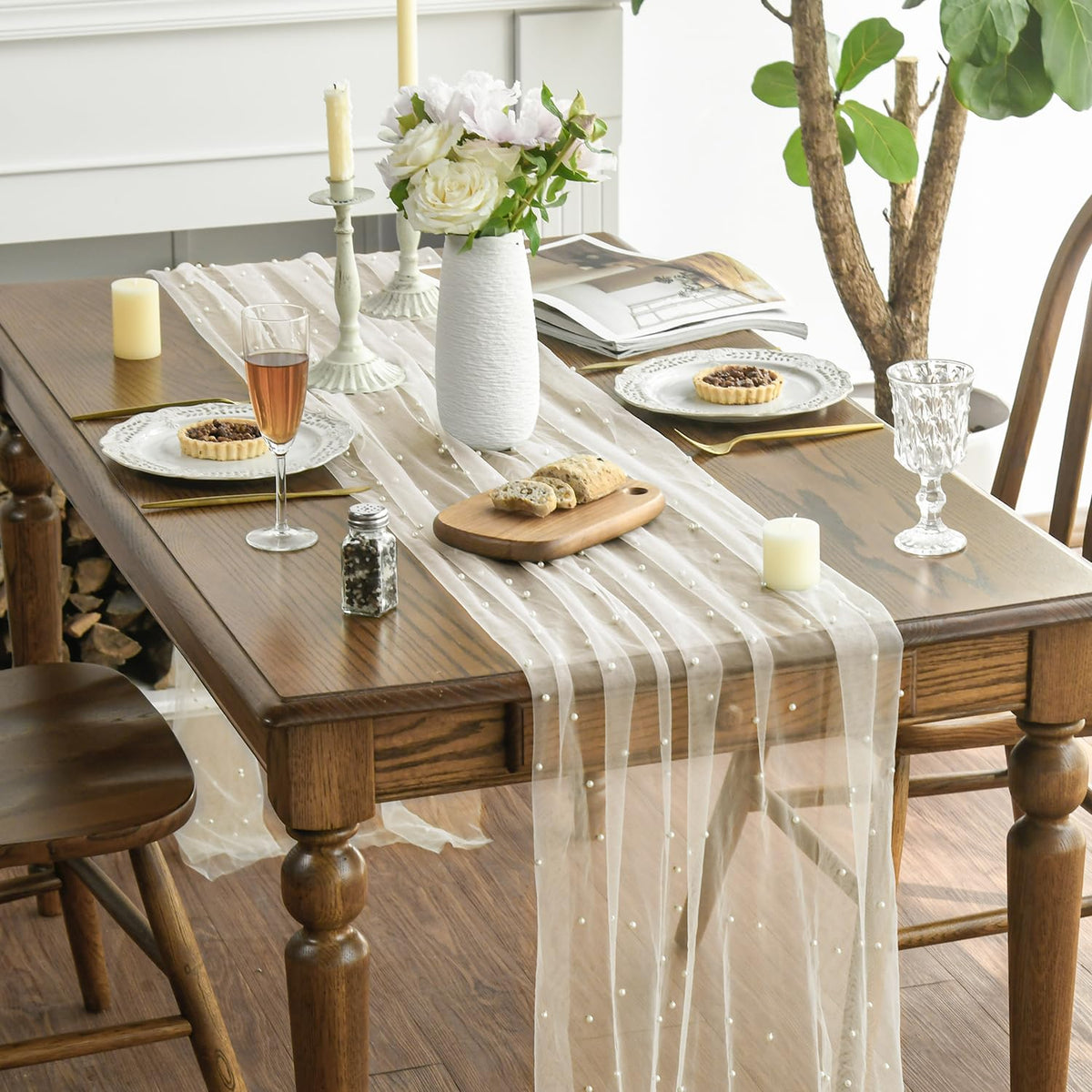 Artoid Mode 3-pack of runners for versatile table arrangements.