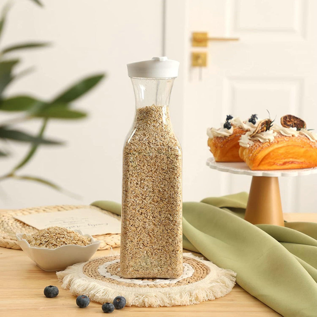 ASANMEYO PET plastic carafe is safe, odorless, and durable for daily use