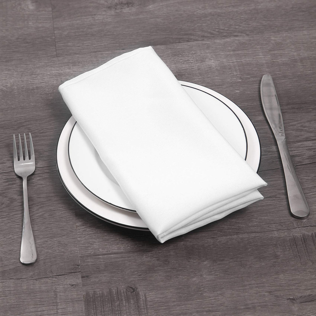 Restaurant service using Ascoza napkins for reliable everyday use