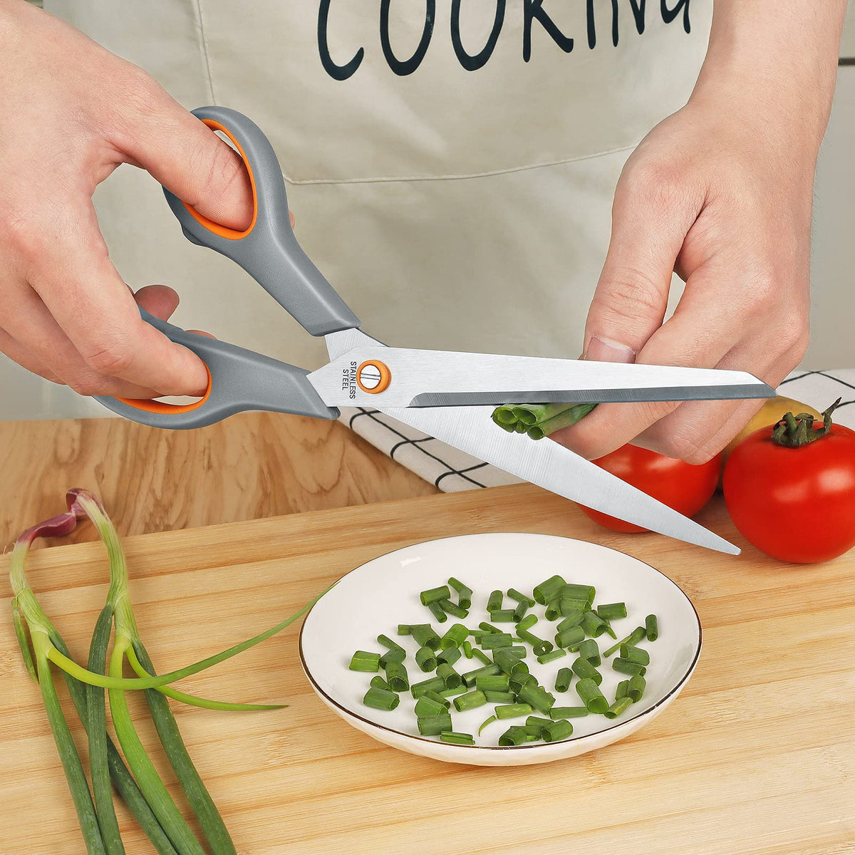 Asdirne four-different-sizes scissors offer versatile kitchen cutting options.