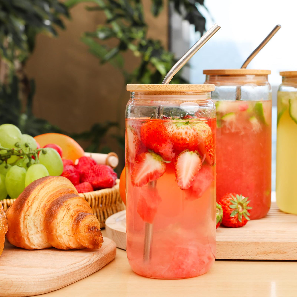 ASKIZ temperature-resilient glass cup demonstrates heat and cold tolerance.