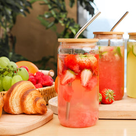 ASKIZ temperature-resilient glass cup demonstrates heat and cold tolerance.