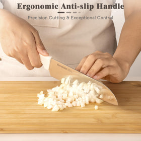 Kitchen and poultry shears paired with the Astercook set in use