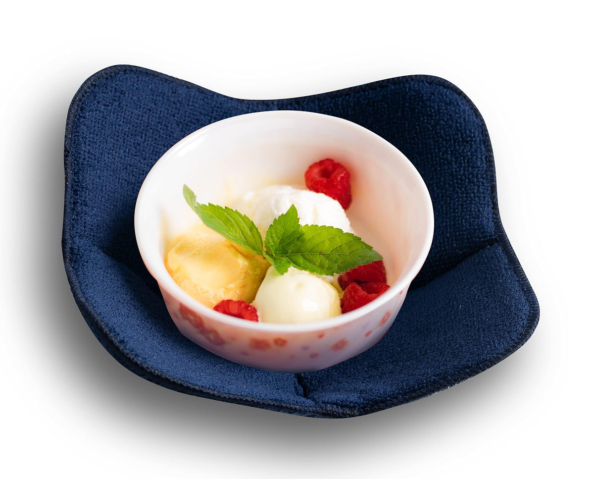 Aticca heat-proof soup bowl pad enables safe handling of hot contents.