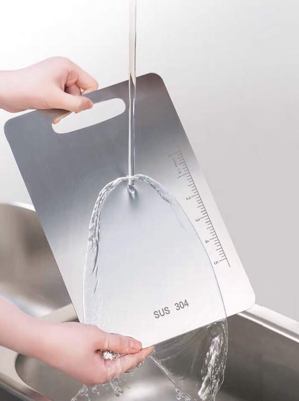 Atmama board suitable for fruits and vegetables, easy cleanup.