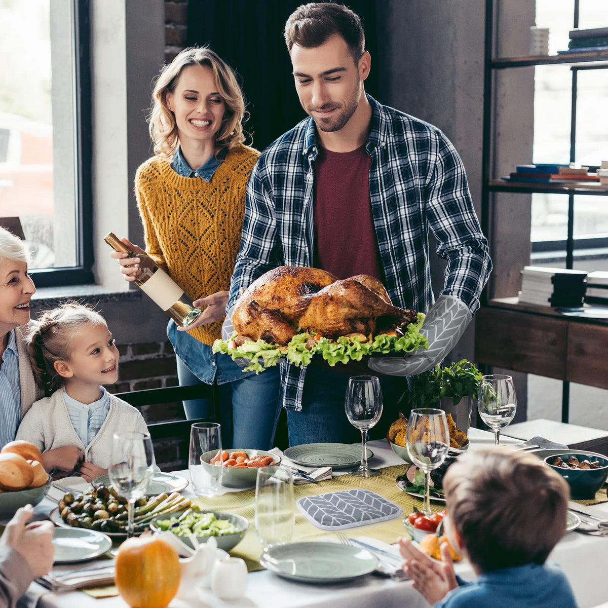 AUAUY 6-piece set delivers value for everyday cooking tasks.