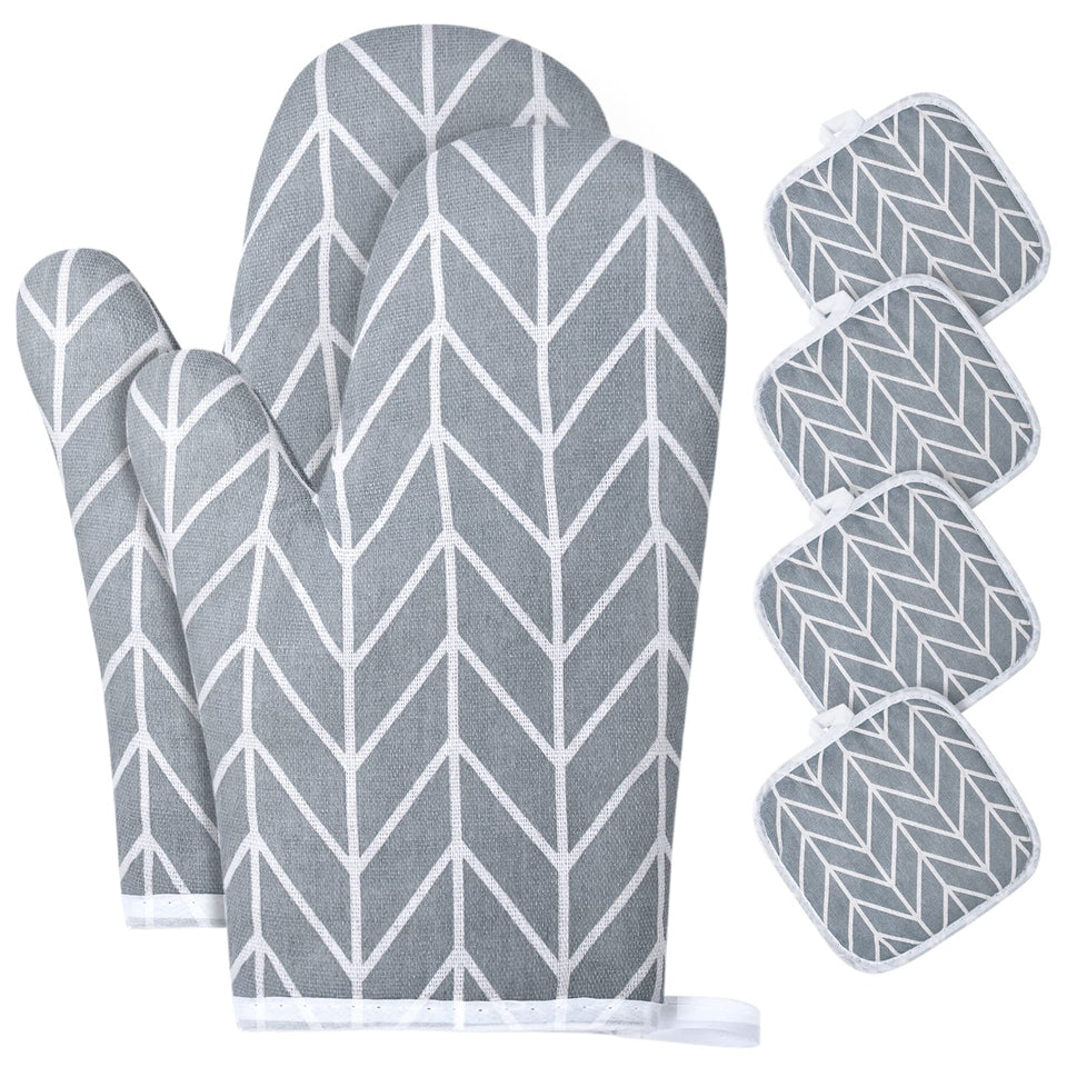 AUAUY oven mitts show heat resistance up to 392°F for safe handling.