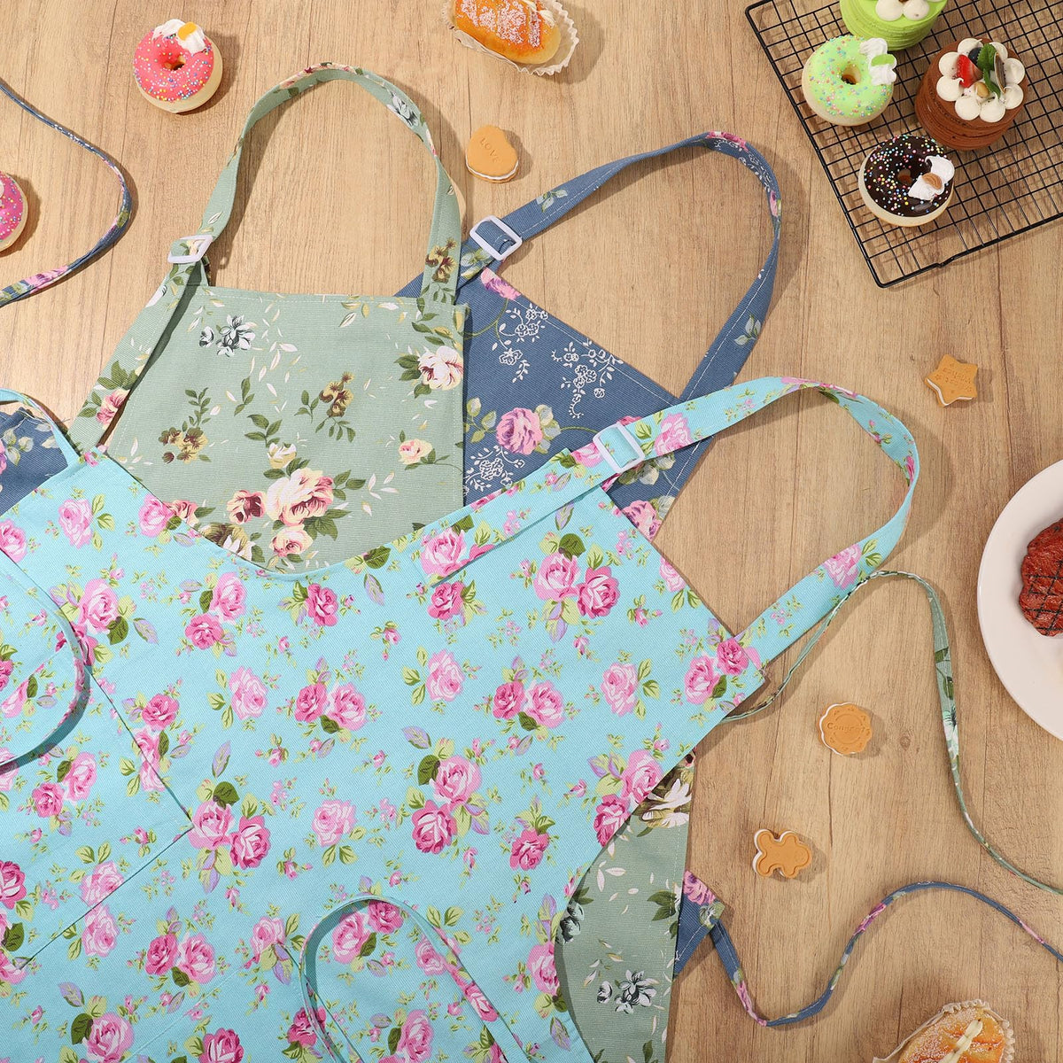Auidy_6TXD kitchen-ready apron ideal for cooking and baking.