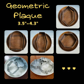 Auktosmn variety of shapes enables creative cookie plaques.