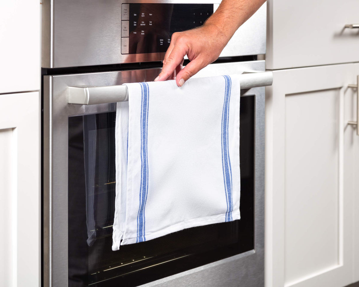 Aunti Em's Kitchen dish towels size 25.5 x 15.5 inches for large drying area.