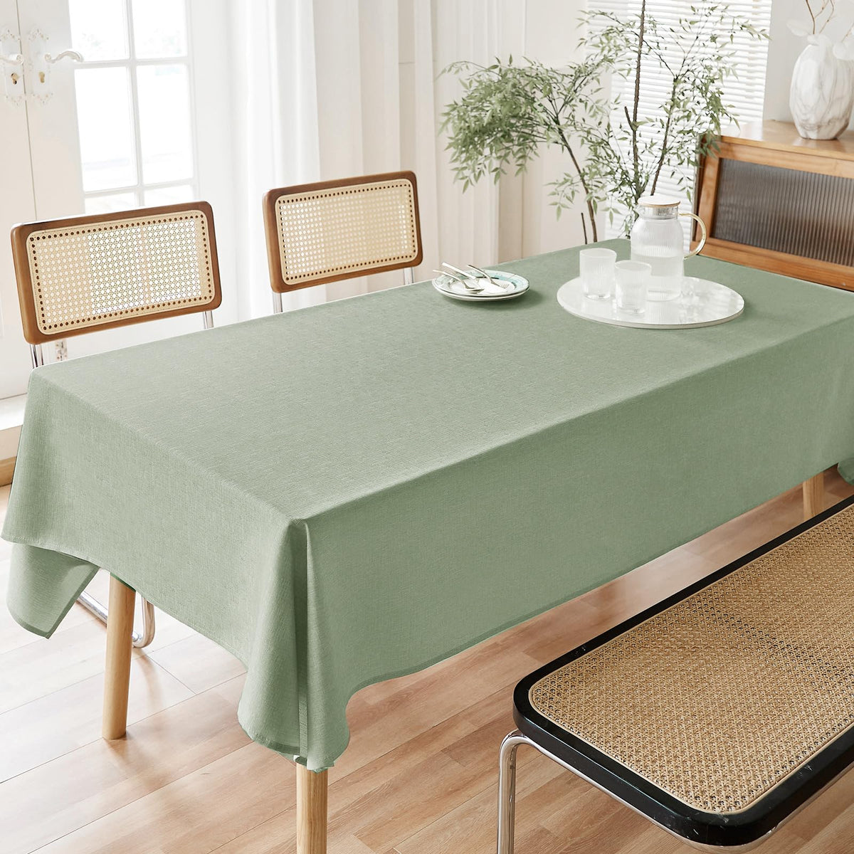 AUSSPVOCT Textured Tablecloth is machine washable for busy homes