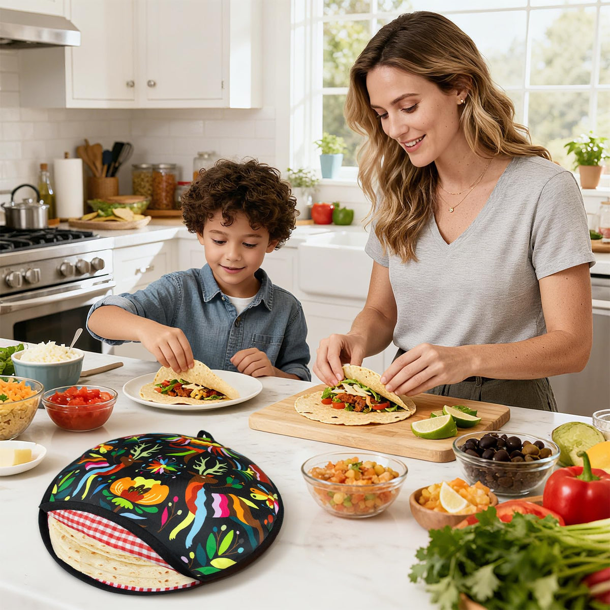 AUVCAS features five color patterns for fun dining