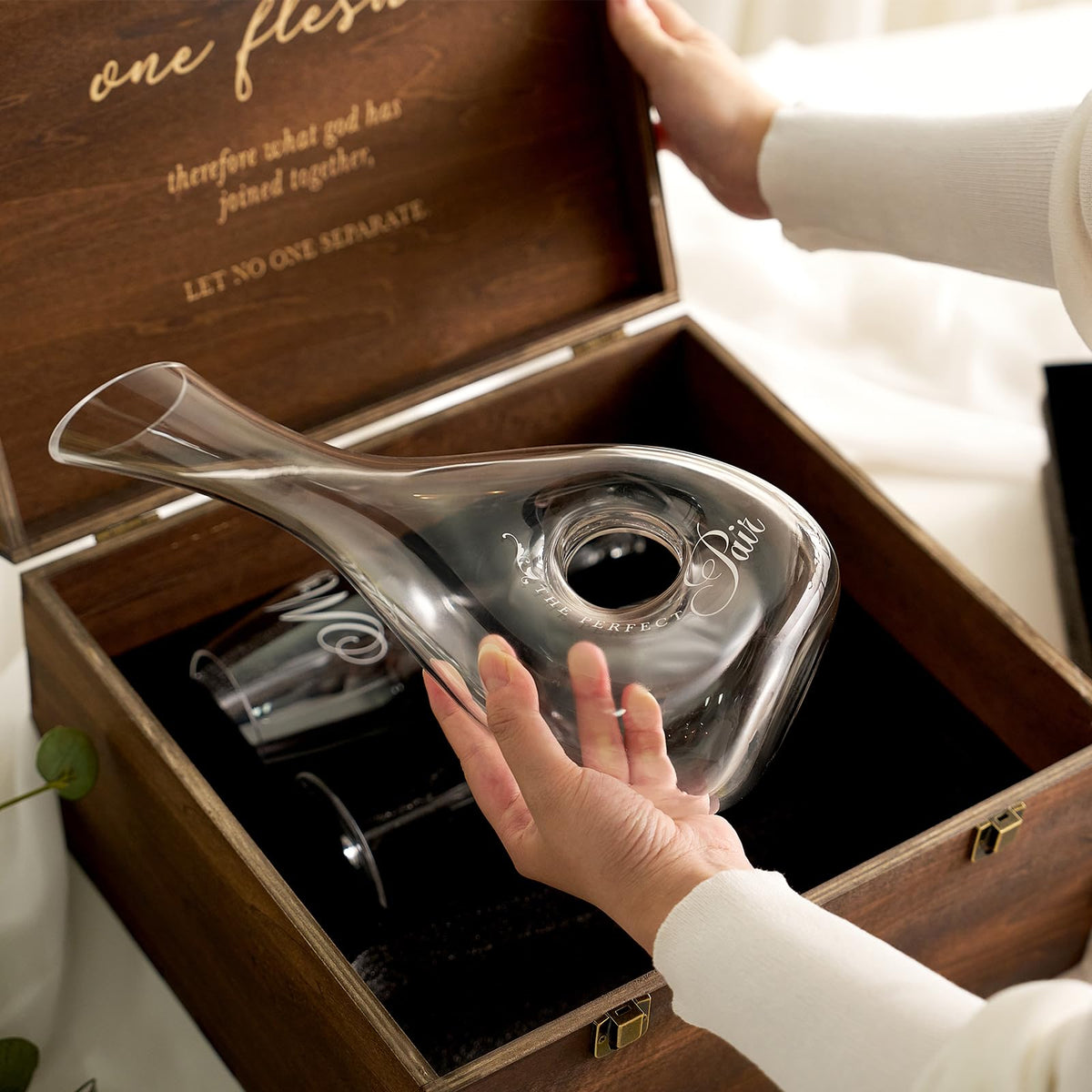 AW BRIDAL The Perfect Pair decanter for romantic wine service