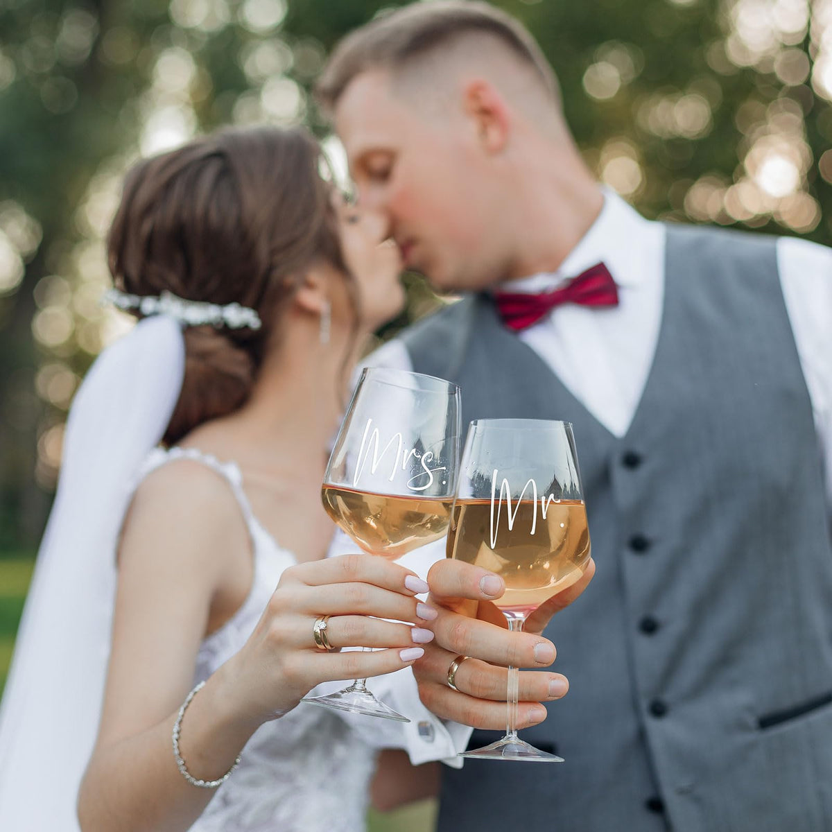 AW BRIDAL wine stopper included to preserve flavors