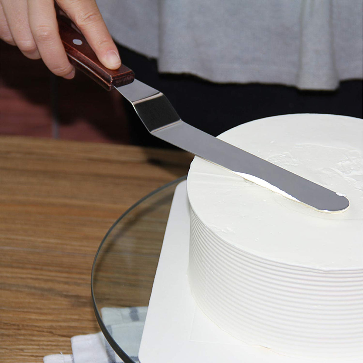 Awpeye curved cake scraper pack for edge detailing and smoothing.