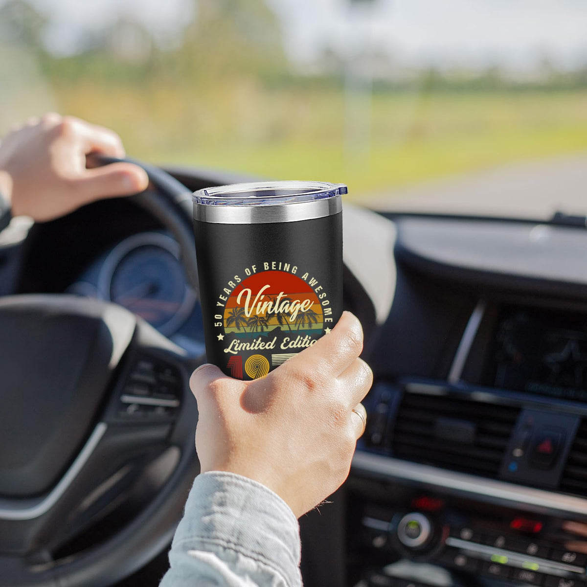 AYERMOYO 1976 tumbler lid ensures spill resistant travel.