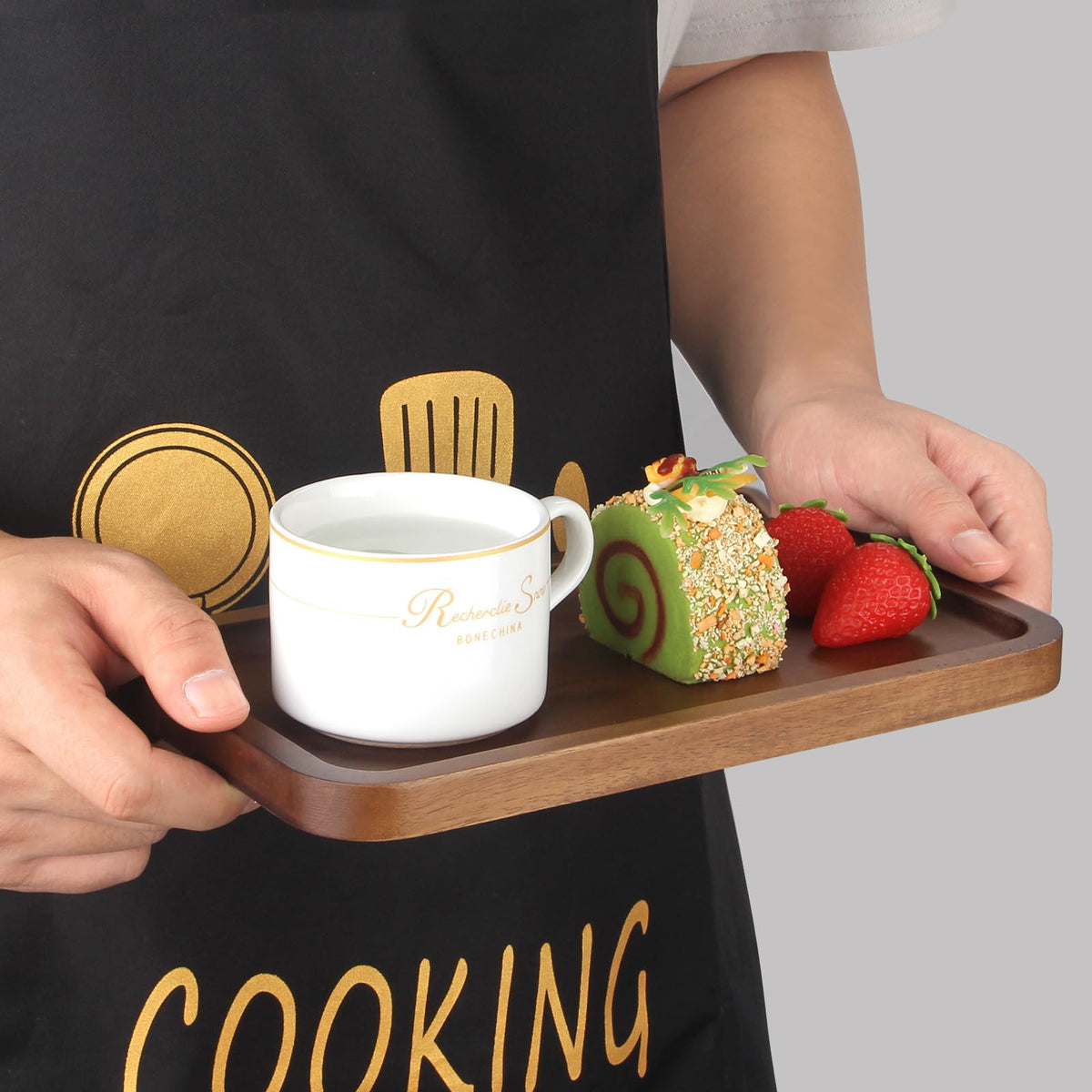 Ayiaren no-spill design wood plate with deep edges for sauces and juices