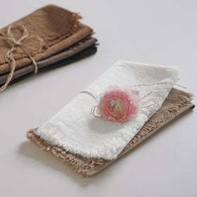 Ayuzawa cotton napkin with fringe in white suitable for weddings and events