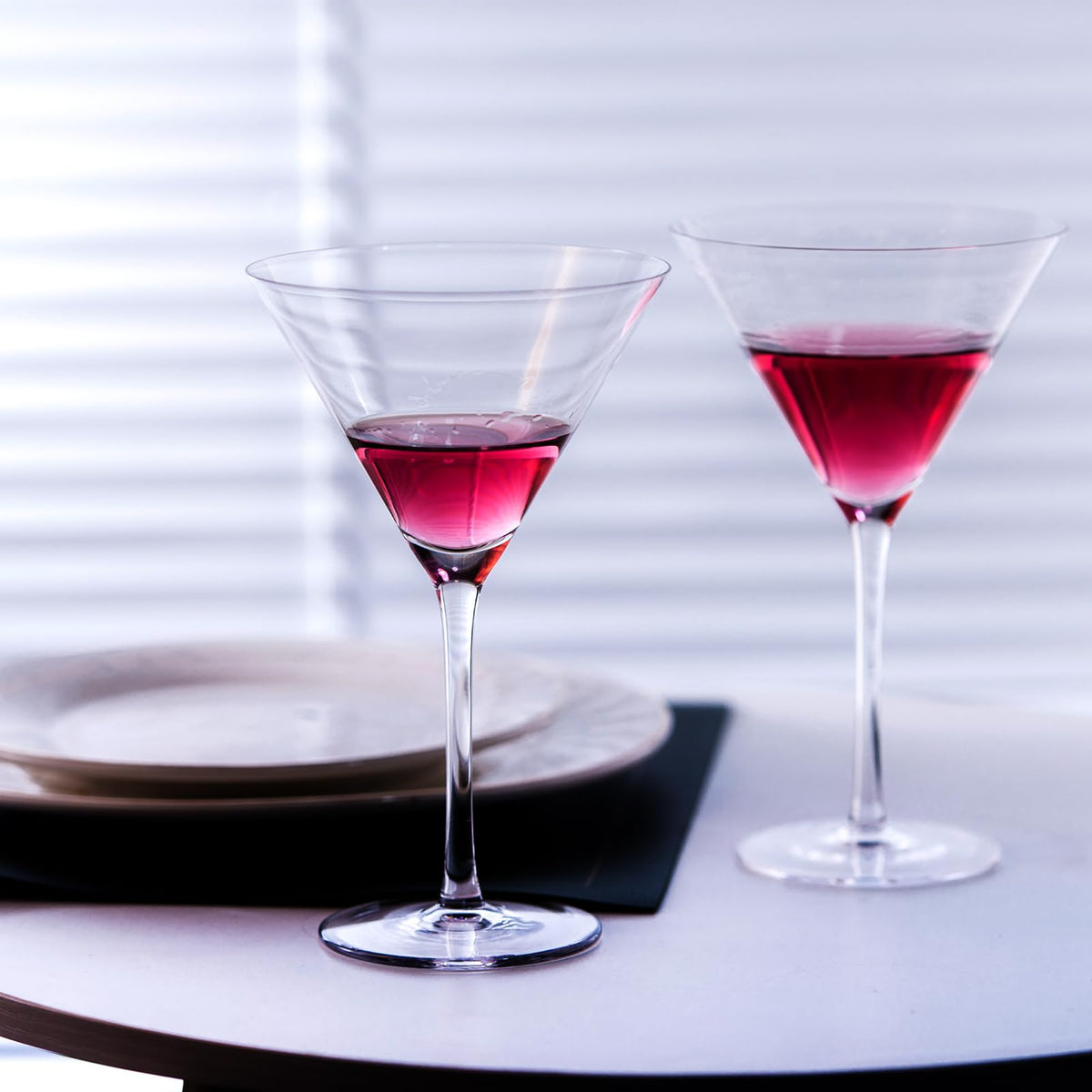 BACLIFE leadless crystal martini glass offering clarity and durability.