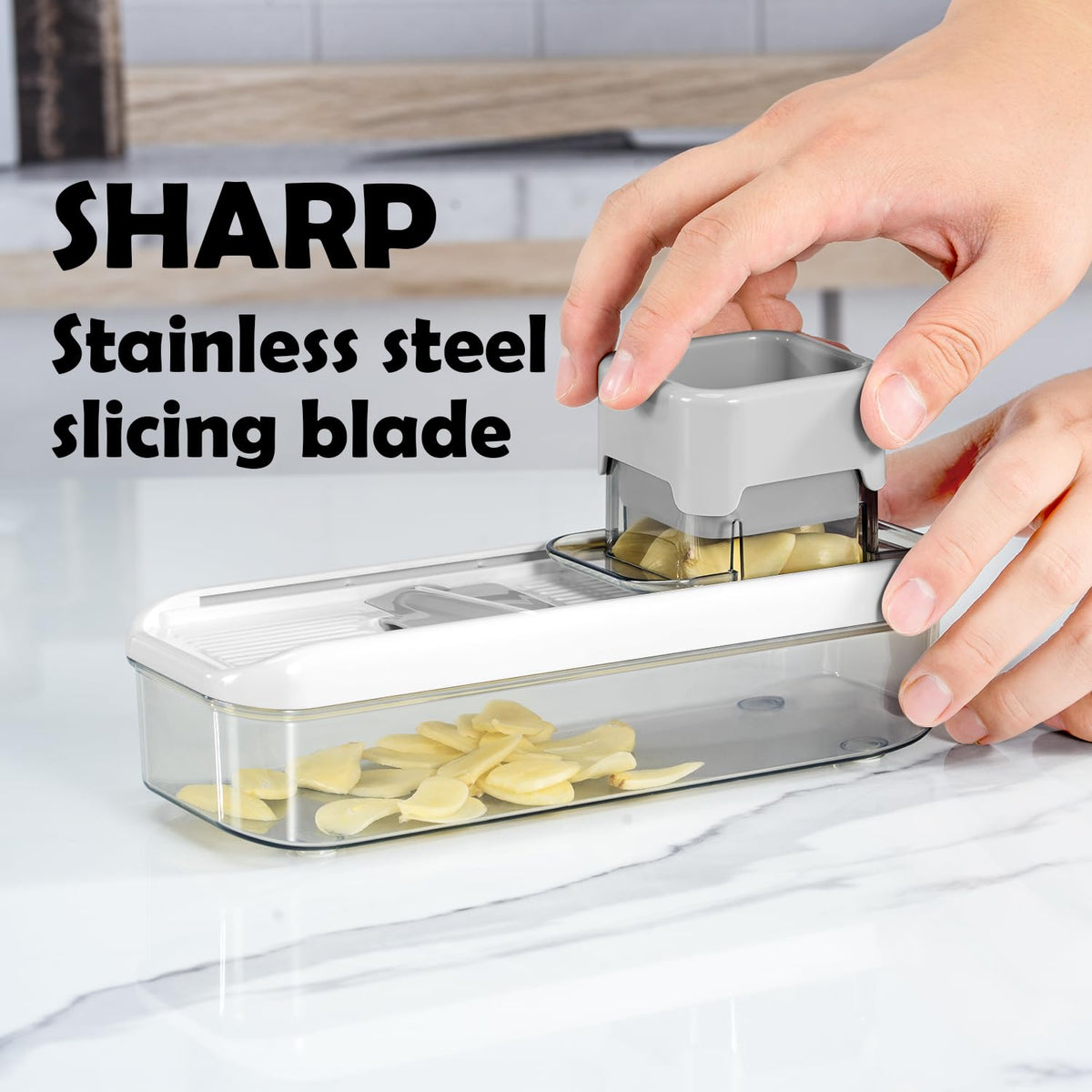 Badelite mini garlic slicer transparent container shows collected ingredients.