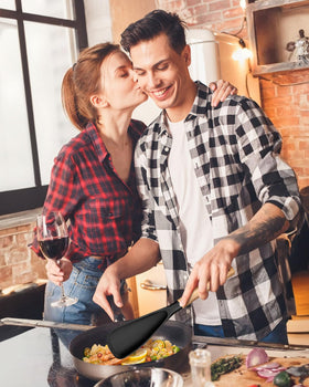 Badiano easy-clean silicone spoon rinses quickly for fast cleanup.