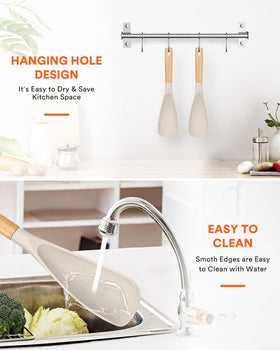 Badiano silicone spoon with integrated tool rest keeps surfaces clean