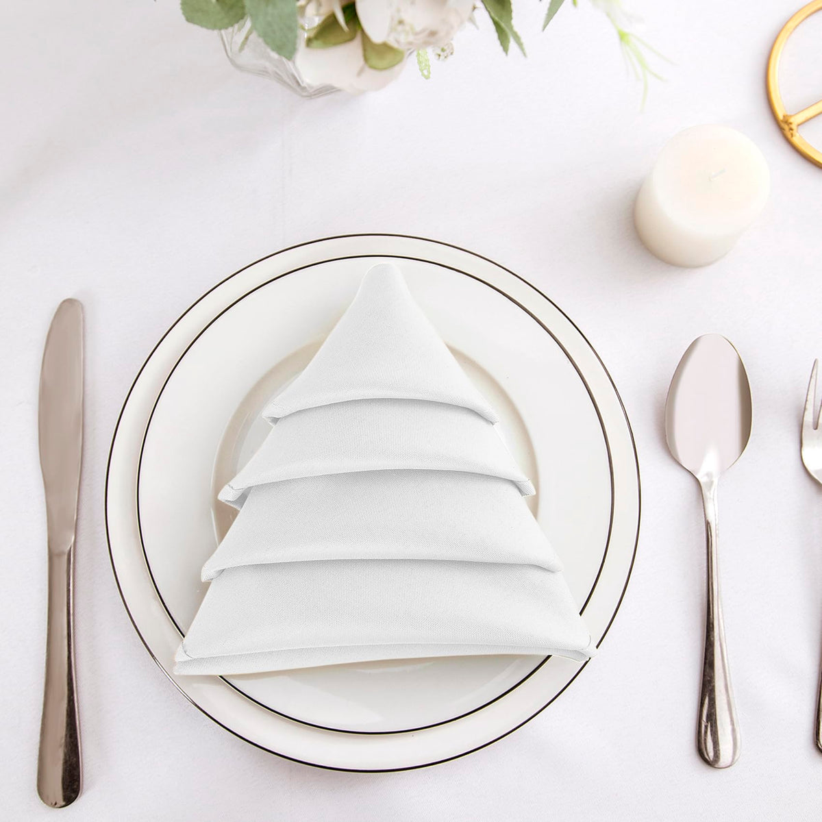 Bailarina washable polyester napkins offer quick cleanups.