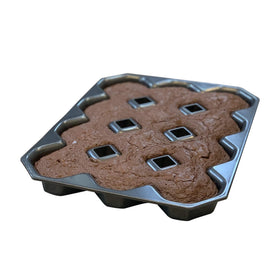 Bakelicious Crispy Corner Pan shows all-edge brownies with four crispy edges