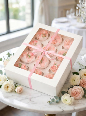 Bakepacker includes 12 cupcake containers to separate treats.