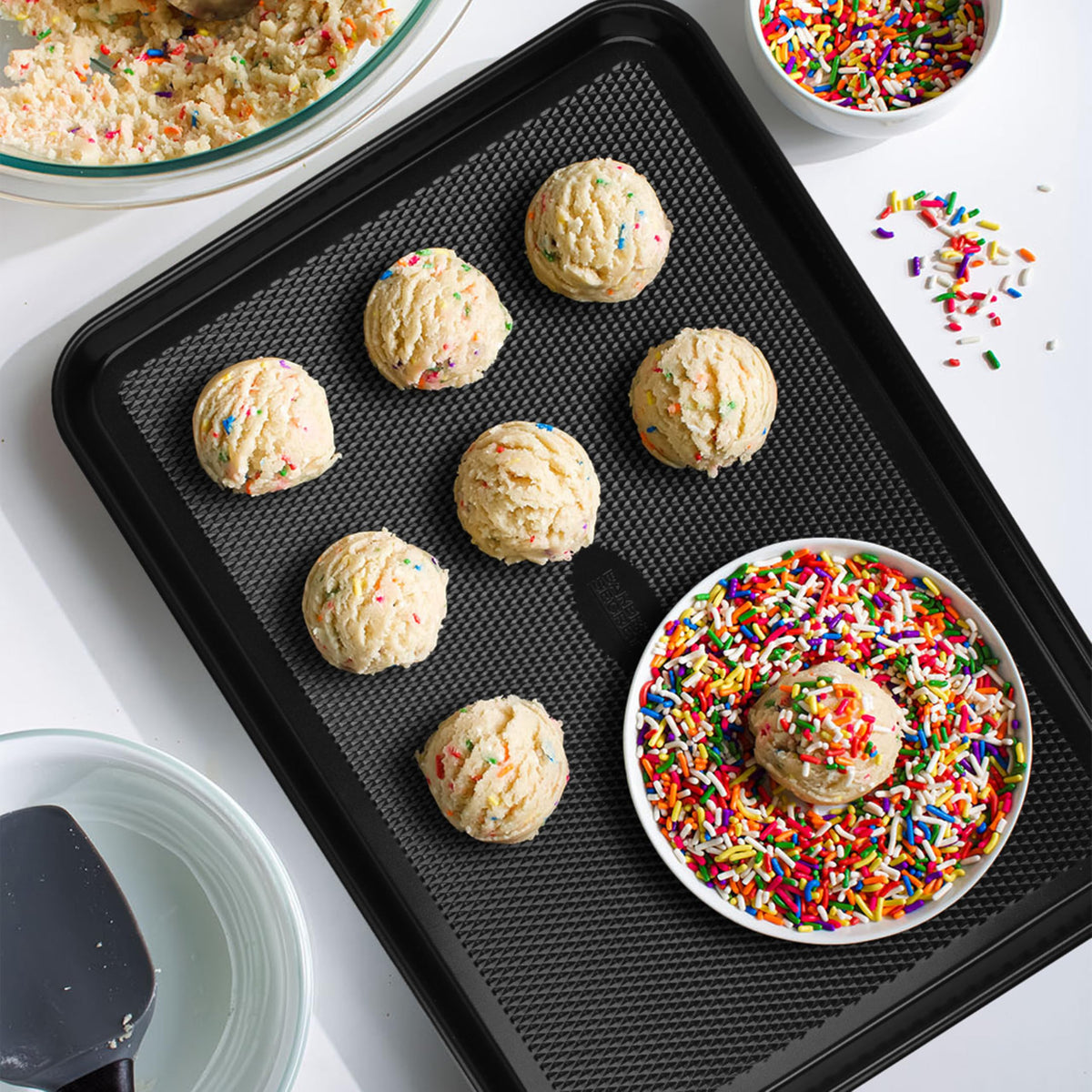 Baker's Secret easy-release surface makes cleanup a breeze