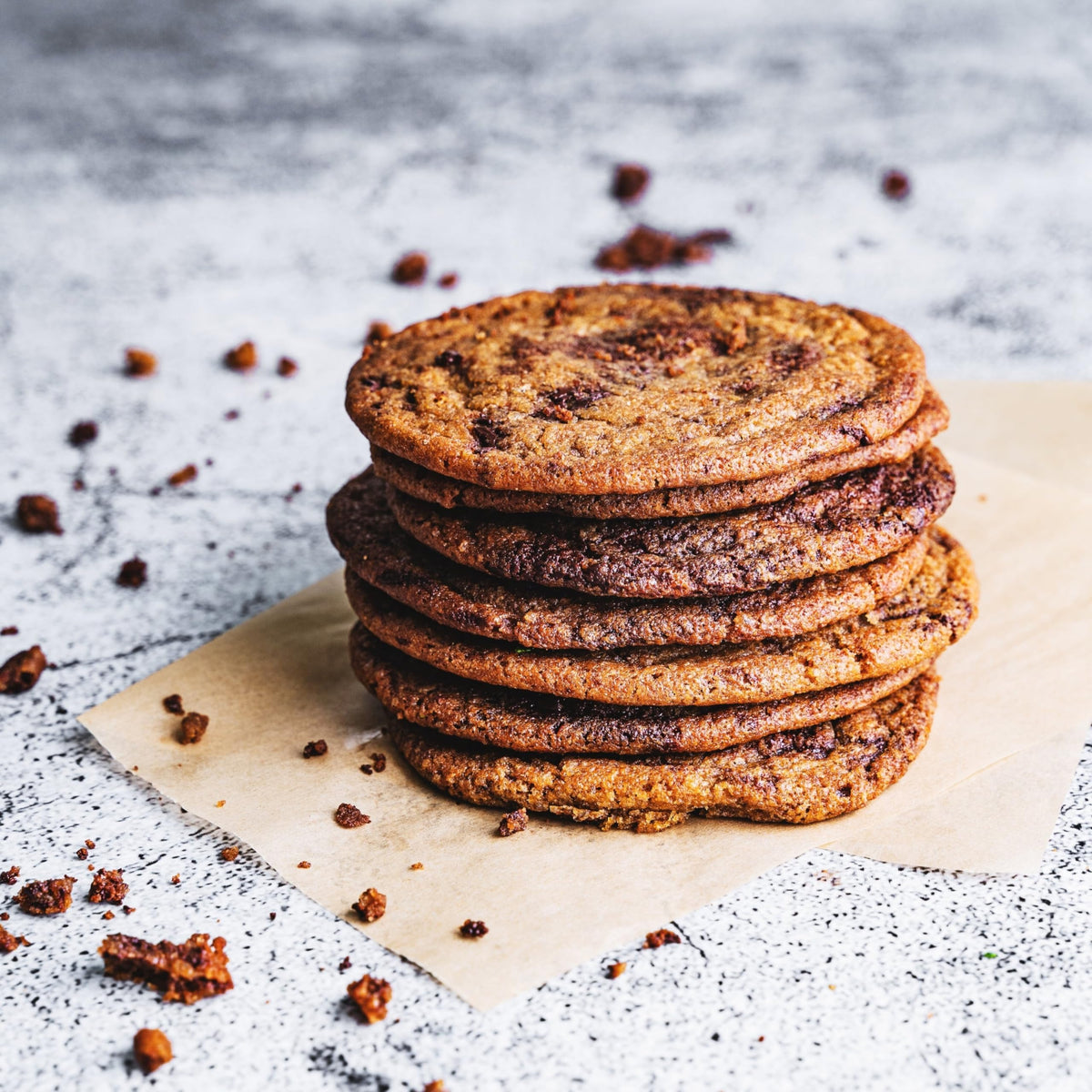 Baker's Secret non-reactive surface preserves true flavors.