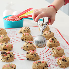 Baketivity dishwasher-safe design simplifies cleanup after baking sessions.