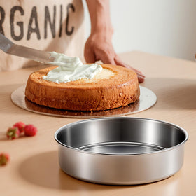 Bakeway 8-inch cake pan set side view highlights straight sides for even layers